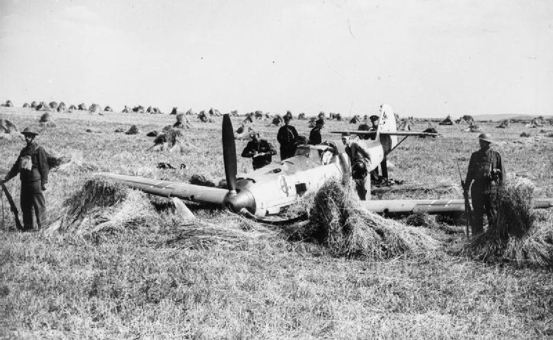 5 Troops and police inspect Messerschmitt Bf 109E-1 W.Nr. 3367