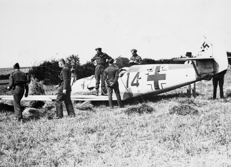 6 Army officers inspect the wreckage of Messerschmitt Bf 109E-1 W.Nr. 3367