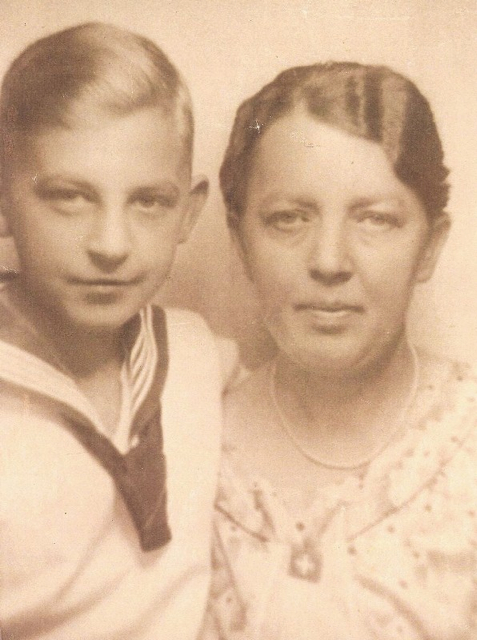 9 Herbert with his mother, Hedwig